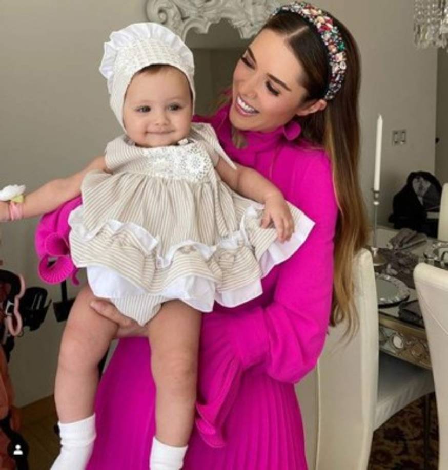 Esta semana en entrevista para el programa mexicano Hoy, Marlene Favela dijo que Bella será la primera y su única hija. “Bella llega a mi vida a llenar cada espacio, me siento plena como mamá, la veo, ilumina mi vida, es mi universo ahora, la vida me transformó por completo cuando ella llegó, pero creo que ya con ella es suficiente, ya sería mucho pedirle a Dios”, expresó. En su charla evitó tocar el tema de su rumorada separación.<br/>