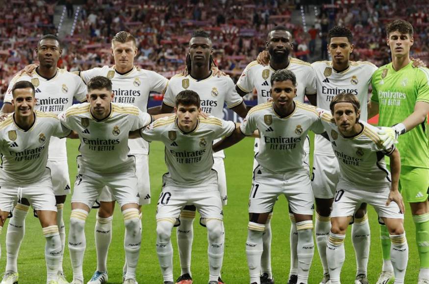 El Real Madrid sufrió la primera derrota de la temporada tras caer 3-1 este domingo en el derbi frente al Atlético de Madrid, un revés que significa además un cambio de líder en el campeonato español, comandado ahora por Barcelona y Girona, ambos con 16 puntos.