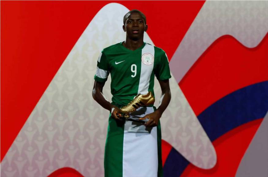 La selección de Nigeria no dejó pasar a ese diamante en bruto para presentarlo en sociedad en el Mundial Sub-17 de 2015 realizado en Chile.