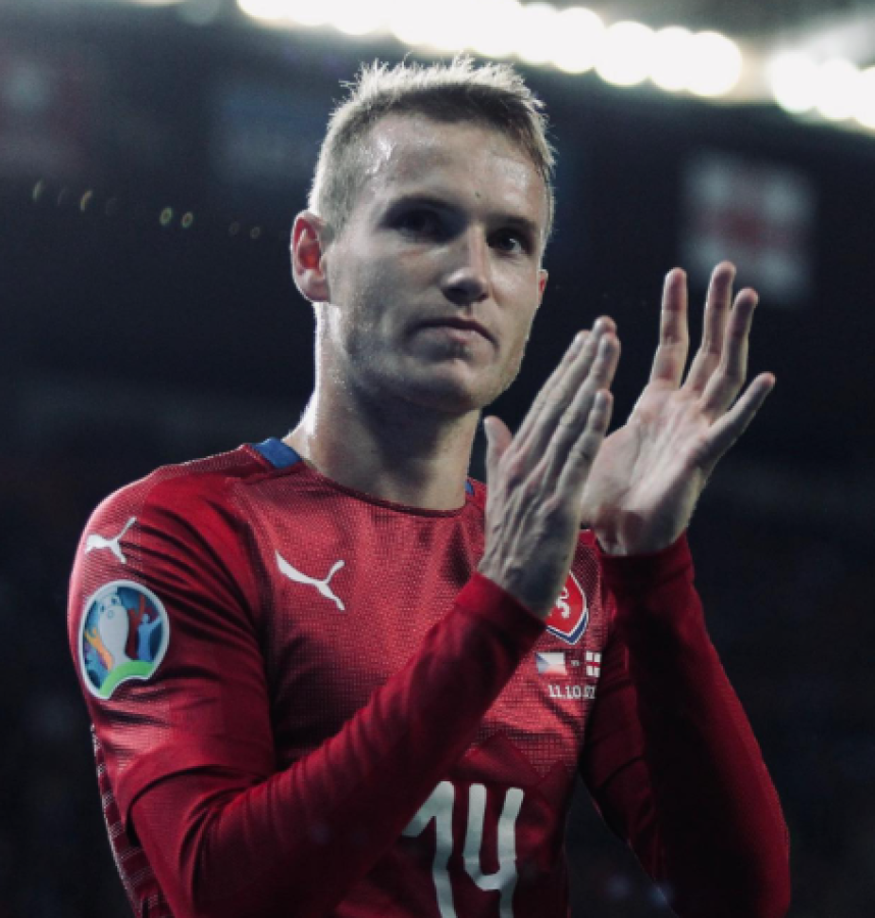 “Ya no quiero esconderme”, fue una de las frases contundentes que utilizó el checo en su video. Ante ello, su expareja reaccionó. 