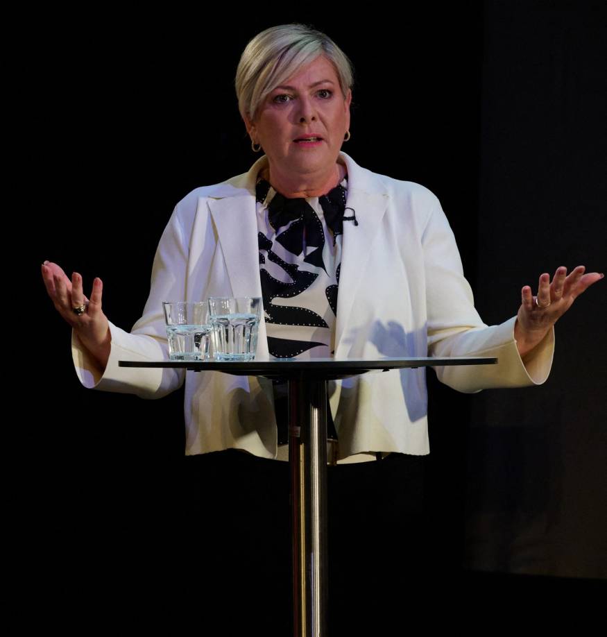 En Islandia, Halla Tómasdóttir, se convirtió en la presidenta electa, tras ganar en las elecciones del 1 de junio pasado.