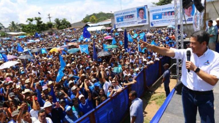 Una marea azul inundó las calles de Gracias, Lempira, en una magna demostración de apoyo a Juan Orlando Hernández, candidato del Partido Nacional.
