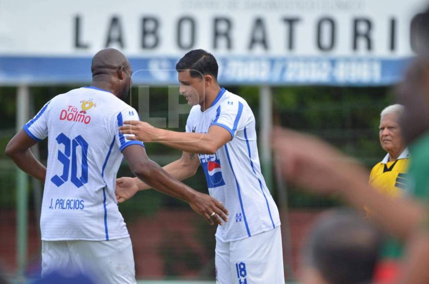 Noel Valladares se dio el lugar como portero y delantero. El exmundialista con Honduras recordó el momento que en Liga Nacional fue atacante en un partido con la camiseta del Motagua.
