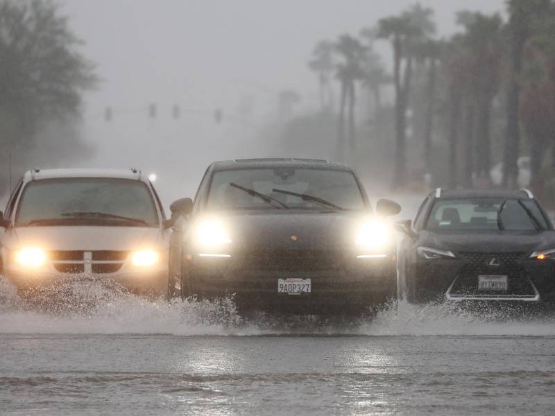 California registra las primeras inundaciones por las fuertes lluvias causadas por la tormenta Hilary.