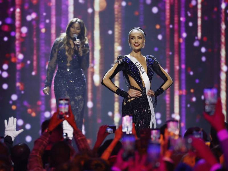 Miss Estados Unidos, R’Bonney Gabriel, fue coronada este sábado como Miss Universo en Nueva Orleans (sur de EE.UU.), con la misión de ser la cara de la nueva etapa de la organización enfocada en defender la equidad de género y los derechos de las mujeres.