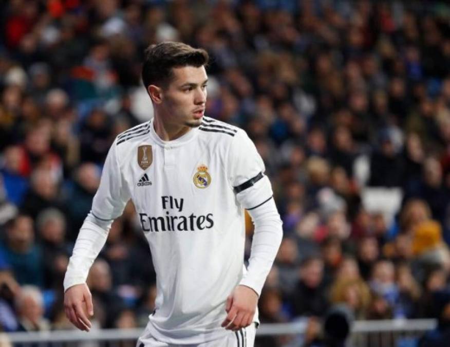 El caso de Brahim Díaz ejemplifica la desastrosa gestión deportiva del Real Madrid esta temporada. El malagueño llegó en enero para reforzar el tibio ataque madridista y dos meses después ha jugado ¡24 minutos! Brahim ha dejado de entrar en las convocatorias de Solari y como en su contrato hay una cláusula de cesión unilateral por parte del club, se da por hecho que será cedido para madurar ganando minutos en otro equipo de la Liga Española. A sus 19 años, suenan el Espanyol o el Alavés como posibles destinos.