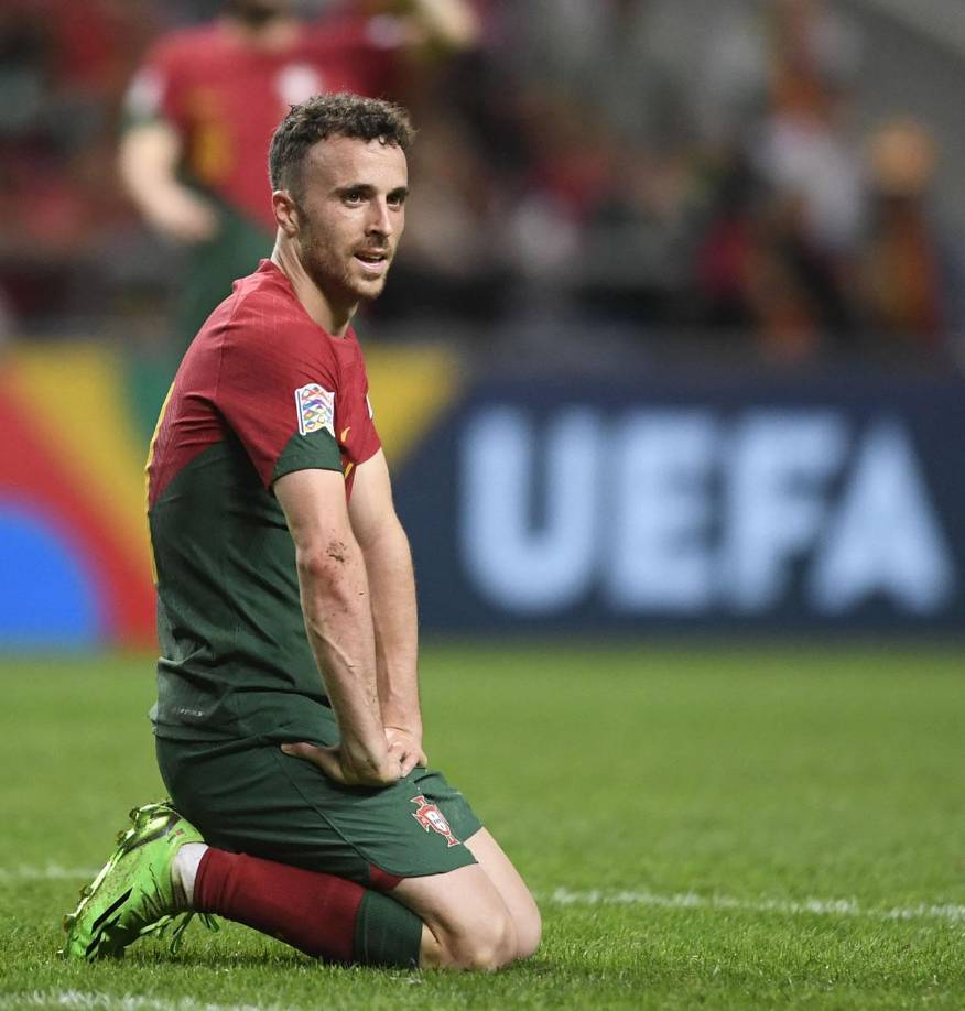 Diogo Jota estuvo cerca de marcar, pero Unai Simón le sacó un remate y así quedó el portugués.