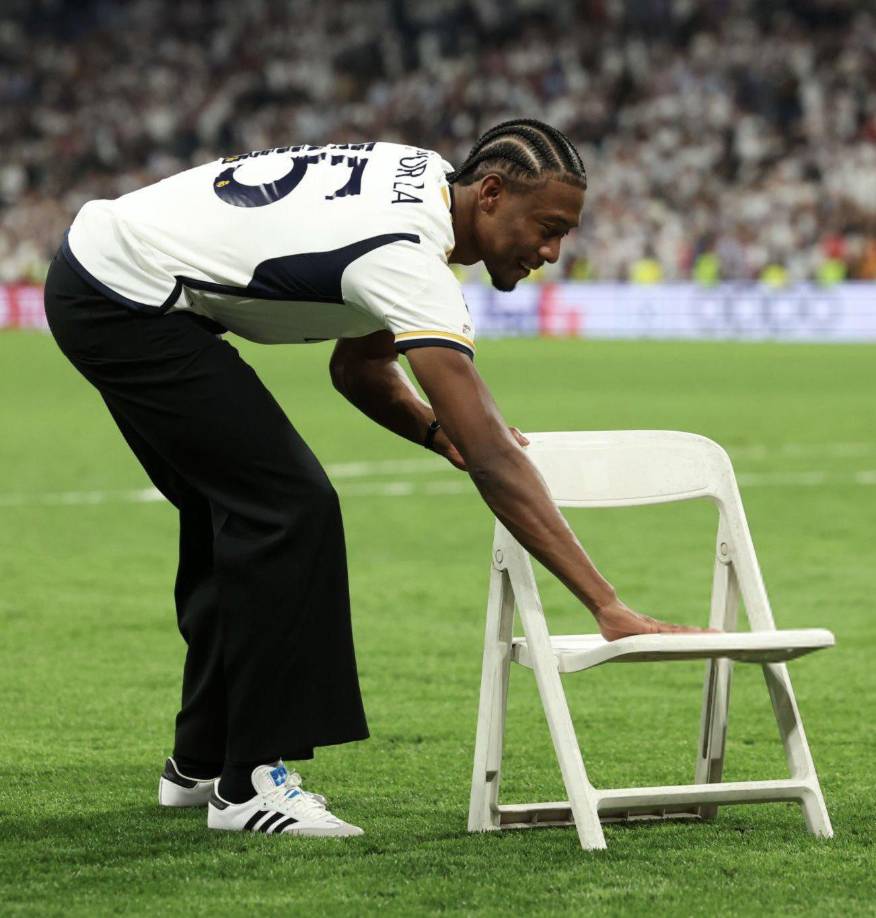 David Alaba no ha completado su recuperación de lesión de rodilla, pero ante la necesidad, Ancelotti puede comenzar a apresurar su regreso.