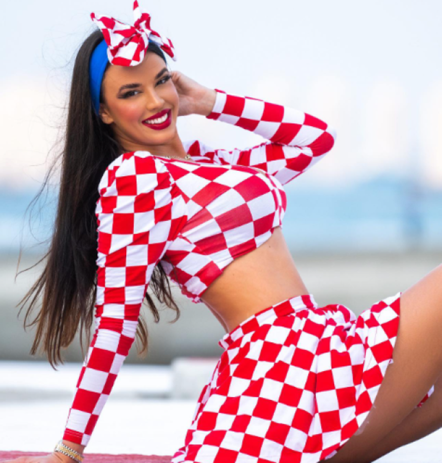 La Selección de Croacia avanzó a las semifinales y se espera que la sexy fanática esté presente en el duelo ante Argentina.