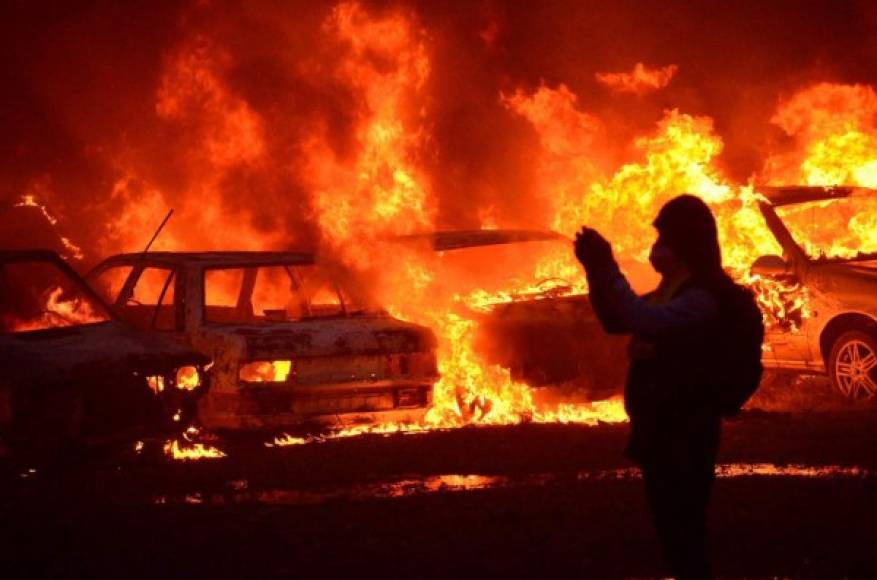 Dos días después fueron despachadas tropas a las calles de Cali, la tercera mayor ciudad del país y epicentro de la rebelión contra la reforma.