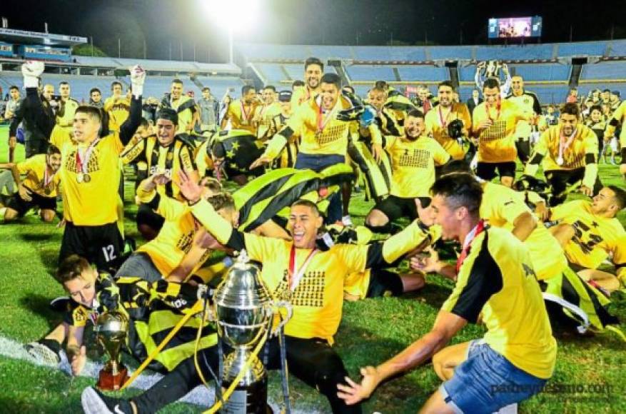 4. Peñarol (Uruguay) - El equipo carbonero es el más ganador de América con 50 títulos ligueros desde su fundación.