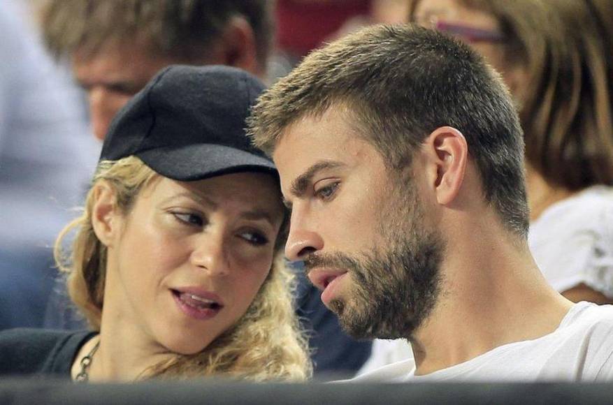 El Periódico informa que ni Piqué ni Shakira están actualmente en Barcelona. “Han puesto tierra de por medio por el bien de sus hijos. Él está de vacaciones y ella prepara su gira”, explica.