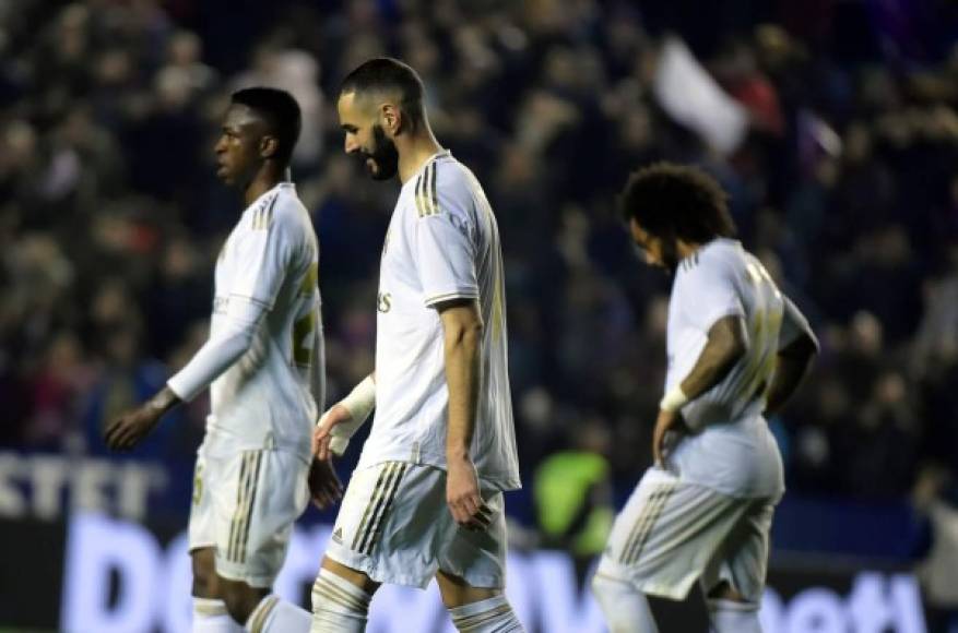 Karim Benzema, Vinicius y Marcelo, cabizbajos tras perder ante Levante.