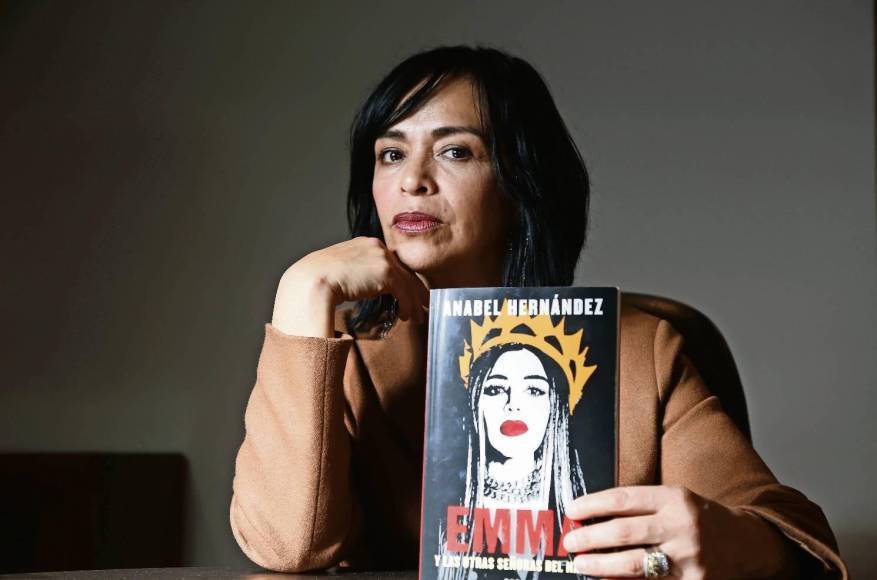 Esta nueva teoría surge del libro que escribió la periodista Anabel Hernández, ‘Emma y las Señoras del Narco‘.