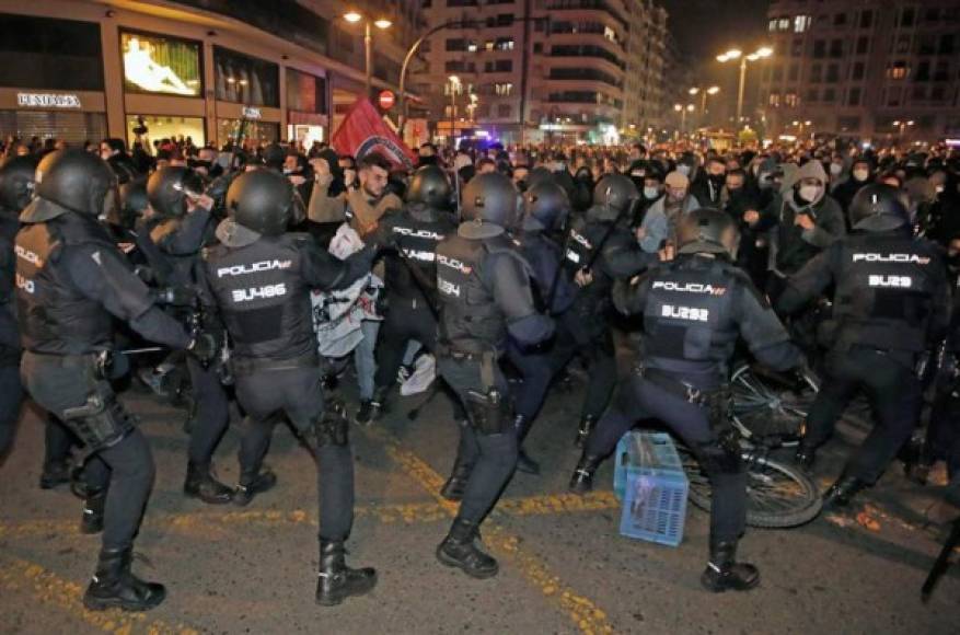 La detención de Hasél, el 16 de febrero, ha desatado una ola de protestas, principalmente en Cataluña, con decenas de detenidos y ha agudizado un debate sobre la libertad de expresión en España.