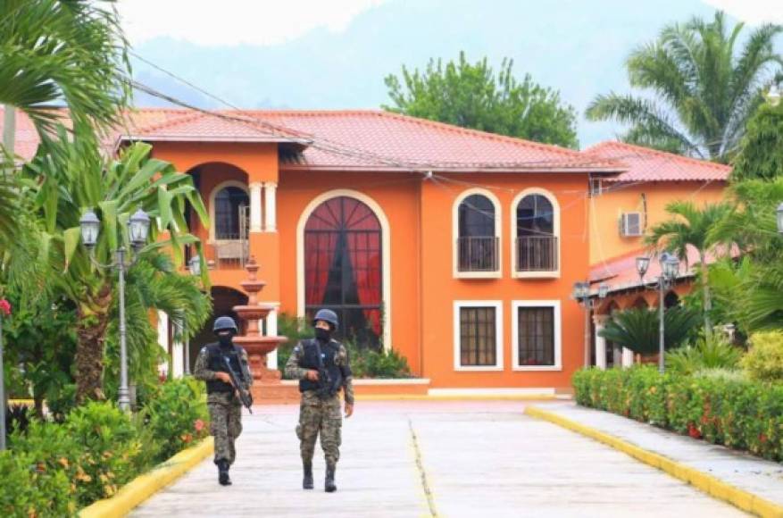 Las viviendas en las que vivían los miembros de la familia Valle Valle también estaban acondicionadas con canchas de tenis y otras excentricidades que caracterizan a los capos del narcotráfico.<br/>