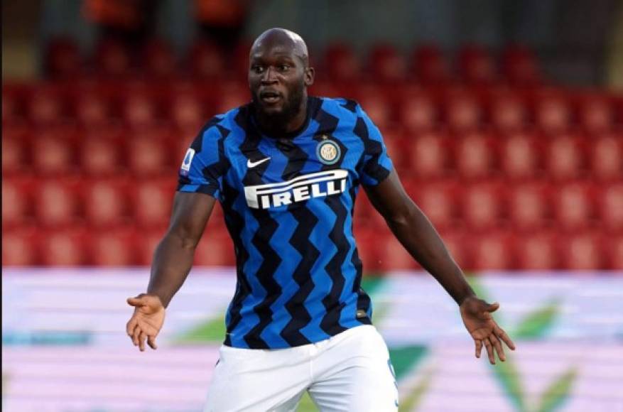 Romelu Lukaku no se mueve del Inter de Milán. Federico Pastorello, agente del delantero belga, ha hablado sobre el futuro de su representado y ha mandado un mensaje tranquilizador a la afición del campeón de la Serie A: 'Lukaku se está tomando unas merecidas vacaciones. El Inter puede estar tranquilo con el futuro de Romelu, no hay ningún problema', aseguró el representante.