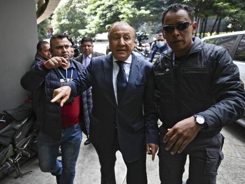 El multimillonario Rodolfo Hernández se enfrentará al izquierdista Petro en el balotaje del próximo 19 de junio por la presidencia de Colombia.