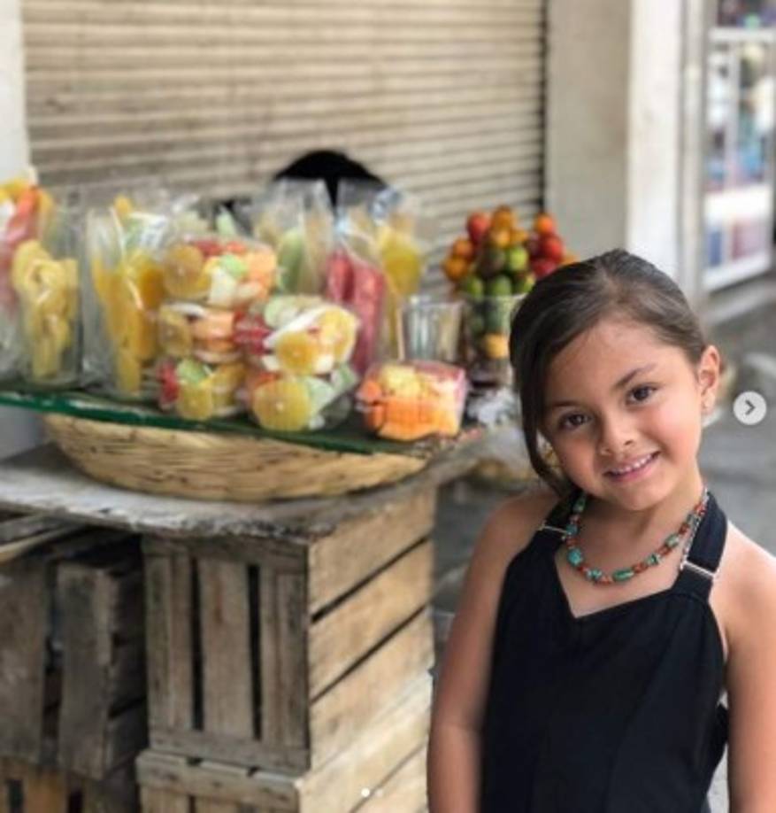 A pesar de que la historia de amor de la pareja quedó en el pasado, la pequeña Rafaella es una niña muy feliz por mantener comunicación con la familia de su padre.