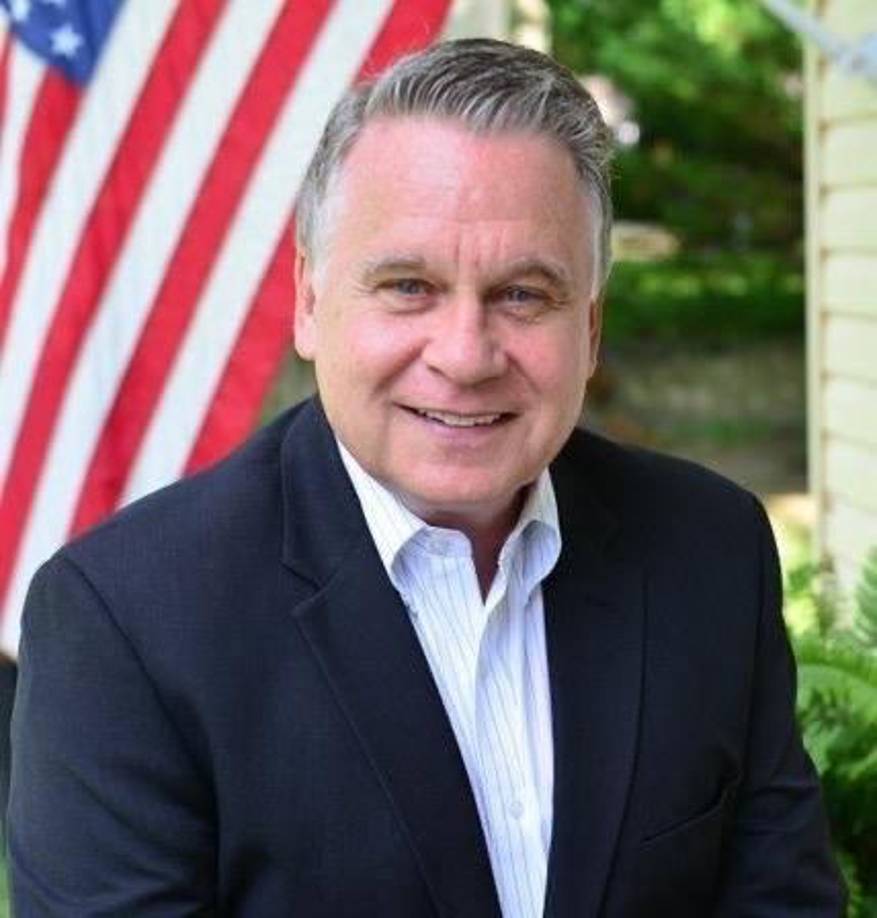 El congresista Chris Smith reveló que un bote de la Guardia Costera fue seguido por entre 12 y 30 drones esa misma noche, subrayando la necesidad urgente de otorgar a las bases militares autoridad para derribar estos dispositivos y avanzar en la investigación. 