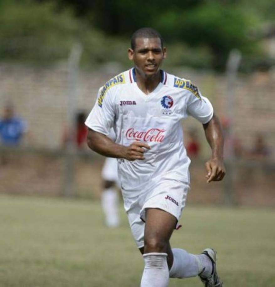 Jocimar también jugó en el Olimpia, lamentablemente en el cuadro albo no pudo consolidarse. Vistió la camiseta del club olimpista en el 2009.