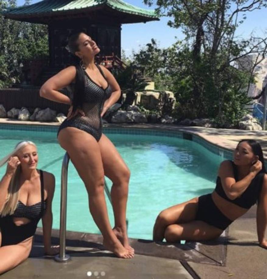 A la modelo le gusta lucir bella.