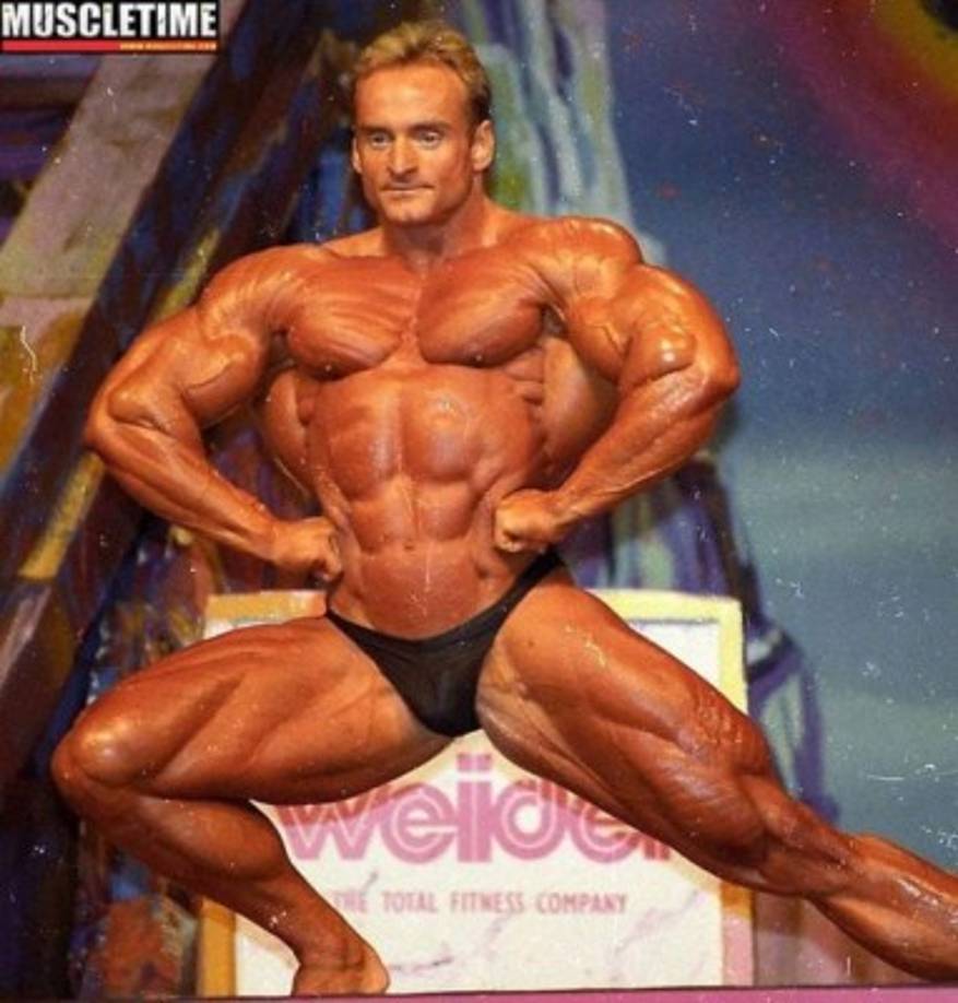 ANDREAS MUNZER: El culturista austríaco no tuvo límites. Esteroides, diuréticos, hormonas de crecimiento e insulina, todo para llegar a ser como su compatriota, Arnold Schwarzenegger. Tras una competencia en 1996, su cuerpo se volvió prácticamente inservible. Ingresó al hospital y murió a los 31 años.