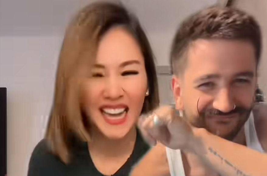 Fue mediante a un dúo que Camilo reaccionó al video de Jennifer al tiempo que aceptó su perdón escribiendo “perdonada” .