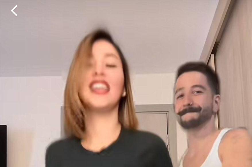 En el TikTok Camilo también bailó junto a la catracha. 