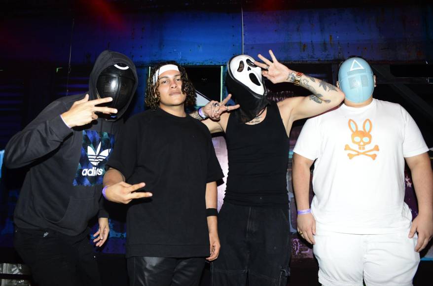 Con diferentes temáticas llegaron disfrazados los asistentes al esperado evento. De izquierda a derecha: Jose Luis Altamirano, Ronmel Tróchez, Anthony García y Steven Castellanos. 