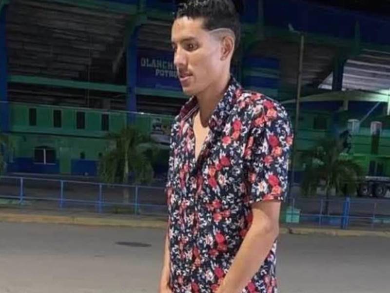 El joven hondureño Roger Casalegno, conocido en redes sociales como el “CR7 Catracho”, vuelve a estar en el centro de la atención pública luego de protagonizar una nueva situación que rápidamente ha generado reacciones entre sus seguidores.