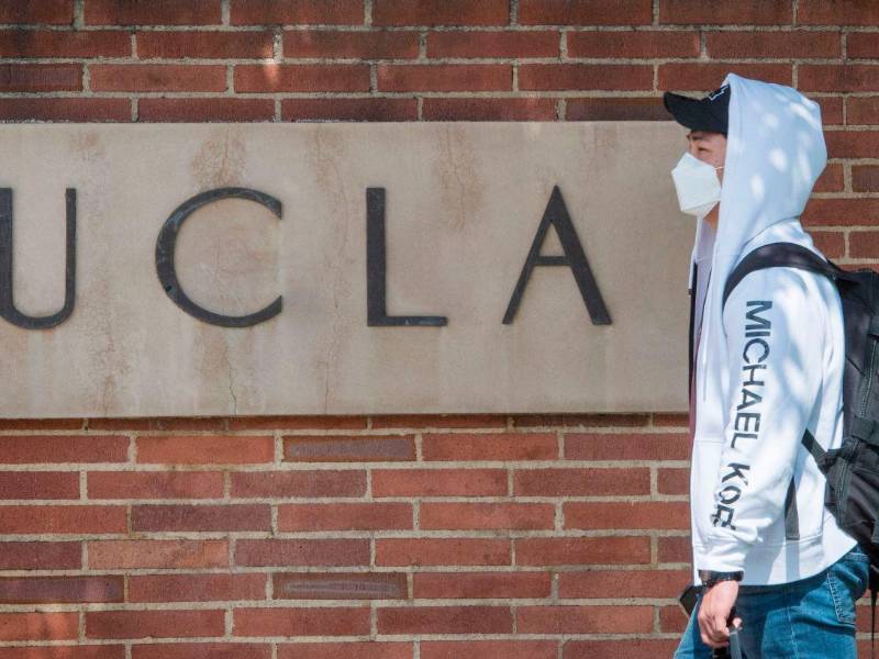 Los estudiantes de la UCLA recibirán clases virtuales hasta que las autoridades den luz verde para regresar a las aulas.