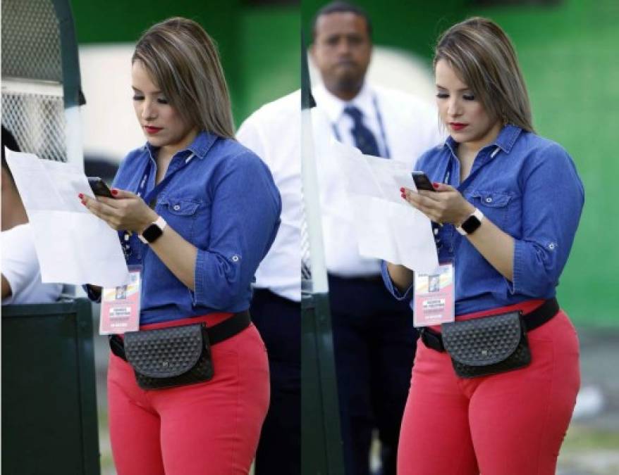 La hermosa nueva presentadora de Televicentro, Tanya Rodríguez, dando cobertura al partido Platense-Real Sociedad en Puerto Cortés.