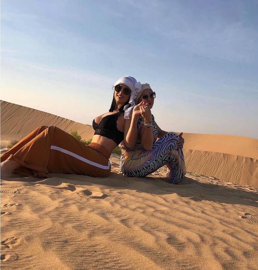 María Isabel y Paola pasaban mucho tiempo juntas y de viaje. Visitaron el desierto de Al Khatim en Abu Dabi.