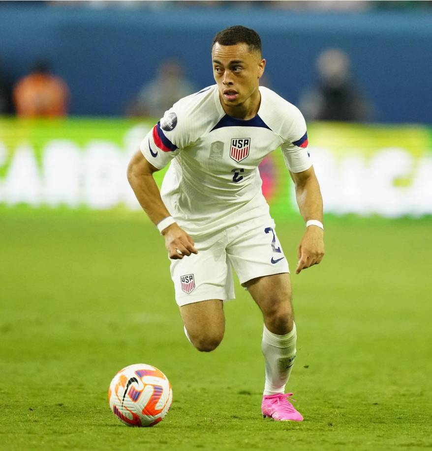 Sergiño Dest (Estados Unidos) - El lateral derecho no jugará con la selección estadounidense y se reincorporará en las próximas semanas al AC Milan, donde juega cedido por el FC Barcelona.