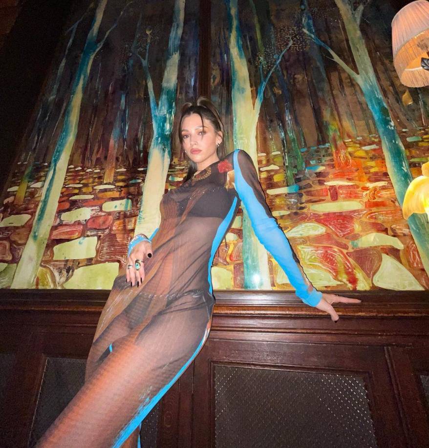 Úrsula Corberó Delgado nació en Sant Pele De Vilamajor en Barcelona. Su padre es Pedro Corberó que trabaja como carpintero y su madre es Esther Delgado que es comerciante. Corberó no provenía de una familia de actores pero sus sueños eran más grandes que sus luchas.