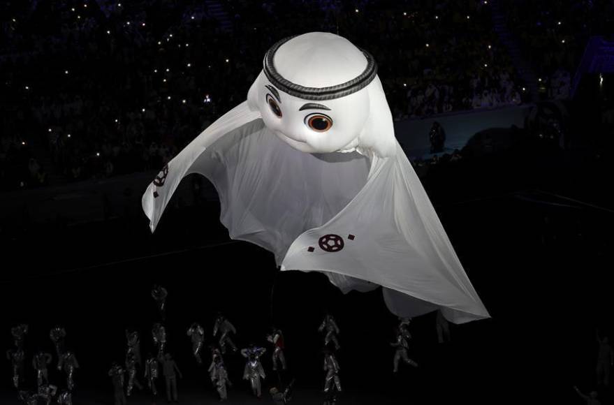 La mascota del Mundial de Fútbol Qatar 2022, La’eeb, participó en la inauguración hoy, en el estadio Al Bayt en Al Khor.