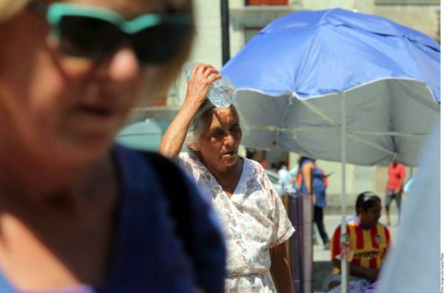La Secretaría de Salud de México instrumenta acciones de prevención y control por la temporada de calor que inició en la tercera semana de marzo y concluye en la tercera semana de octubre.