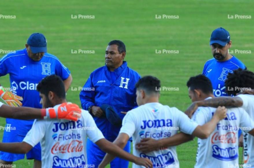 José Francisco Valladares, el entrenador hondureño ha tenido éxito en las selecciones menores y estuvo en el entreno de la Bicolor. Fue una de las caras nuevas.