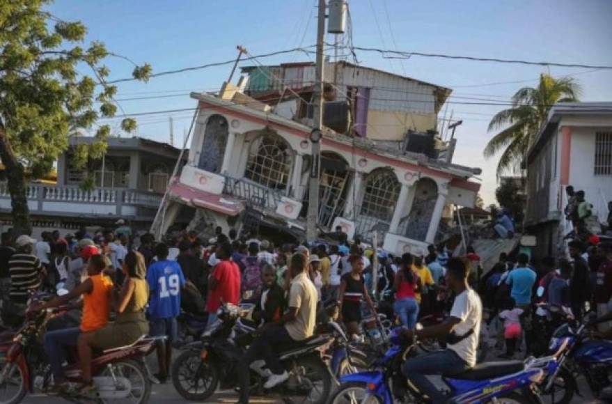El sismo que sacudió Haití se produjo hacia las 08H30 locales (12H30 GMT) y tuvo su epicentro a unos 160 km de la capital haitiana, Puerto Príncipe, según del Servicio Geológico de Estados Unidos (USGS). El gobierno de Haití declaró el estado de emergencia por un mes tras el desastre, dijo el primer ministro Ariel Henry, quien llamó a la nación a 'mostrar solidaridad' y no entrar en pánico.<br/>