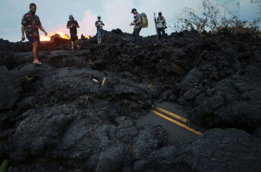 Este volcán comenzó a hacer erupción el 3 de mayo, forzando la evacuación de 2.000 personas de sus hogares ubicados en la montaña.