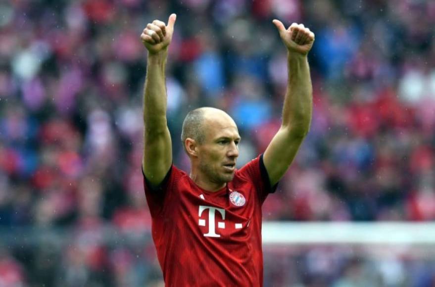 El delantero holandés Arjen Robben finaliza contrato con el Bayern Múnich el 30 de junio. El futbolista, de 35 años, aún no ha hecho público el club en el que continuará jugando al fútbol, aunque desde Alemania se a punta que su destino podría ser el Benfica.