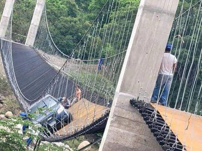 Así quedó la estructura del puente de hamaca en Chinda, Santa Bárbara.