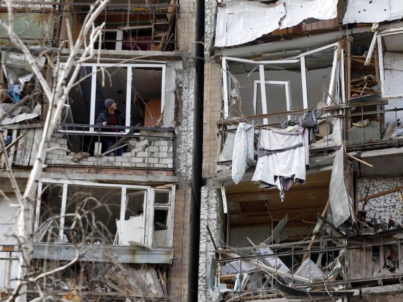 Rusia sigue bombardeando las principales ciudades ucranianas dejando decenas de muertos y destrucción.