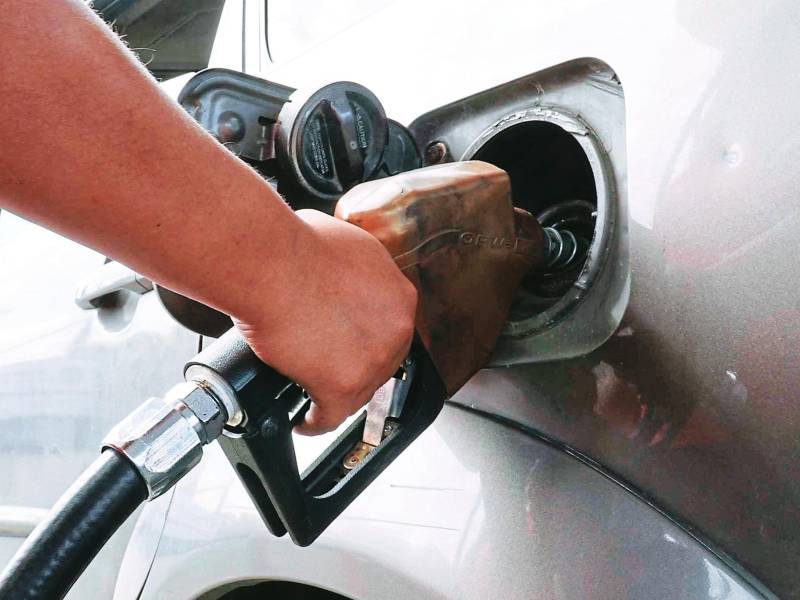 <b><span class=mln_uppercase_mln>Medida.</span></b> La regular bajó L2.49 del precio que se había congelado.