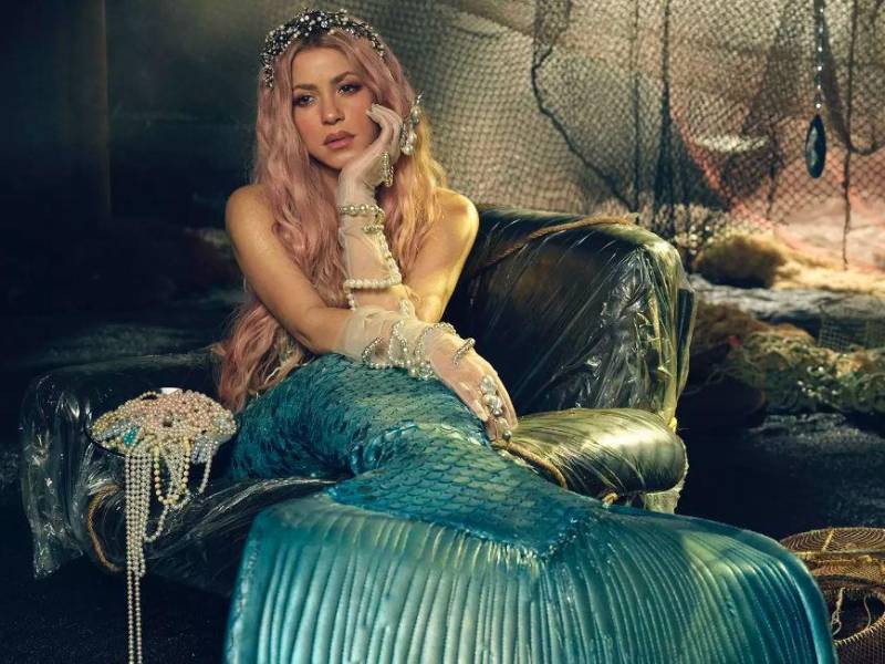 Shakira luce como una hermosa sirena.