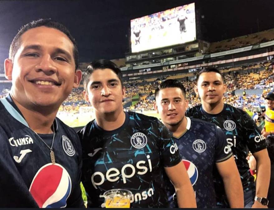 Aficionados del Motagua, felices en el estadio El Volcán antes de sufrir la dolorosa goleada.