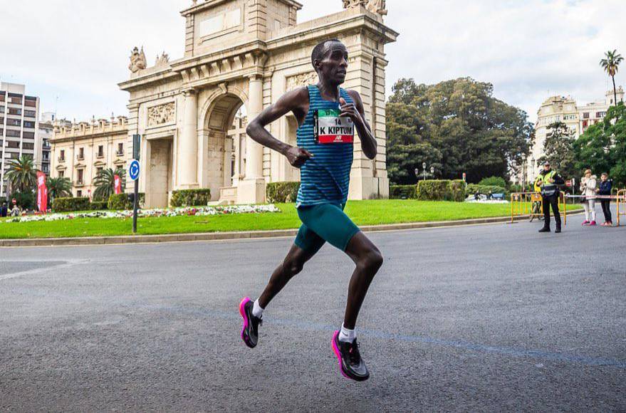 Asimismo, precisó que, además, “hubo algunas fracturas en las costillas de ambos lados”.