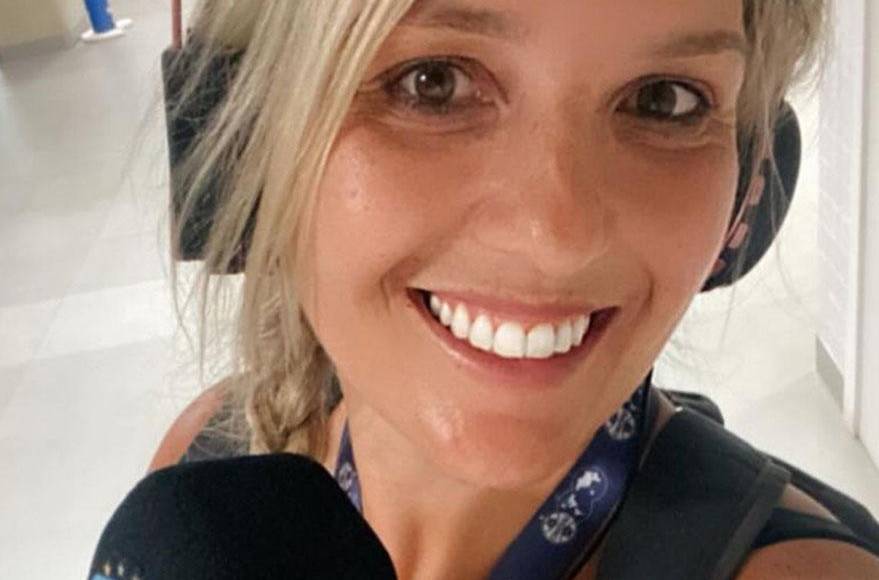 Kümpel afirmó que, tras el gol de Alan Patrick, que certificó la remontada del Inter (3-2) en el tiempo añadido de la segunda parte, la mascota la abrazó y se mantuvo en esa posición para segundos después empujar su cabeza hacia atrás como si le estuviera dando un beso.