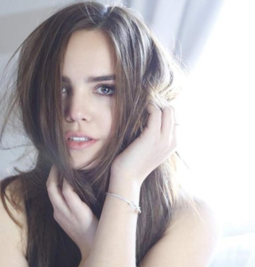 Madison también trabajó junto a Selena Gomez en los Los Hechiceros de Waverly Place, donde interpretaba a Maxine.